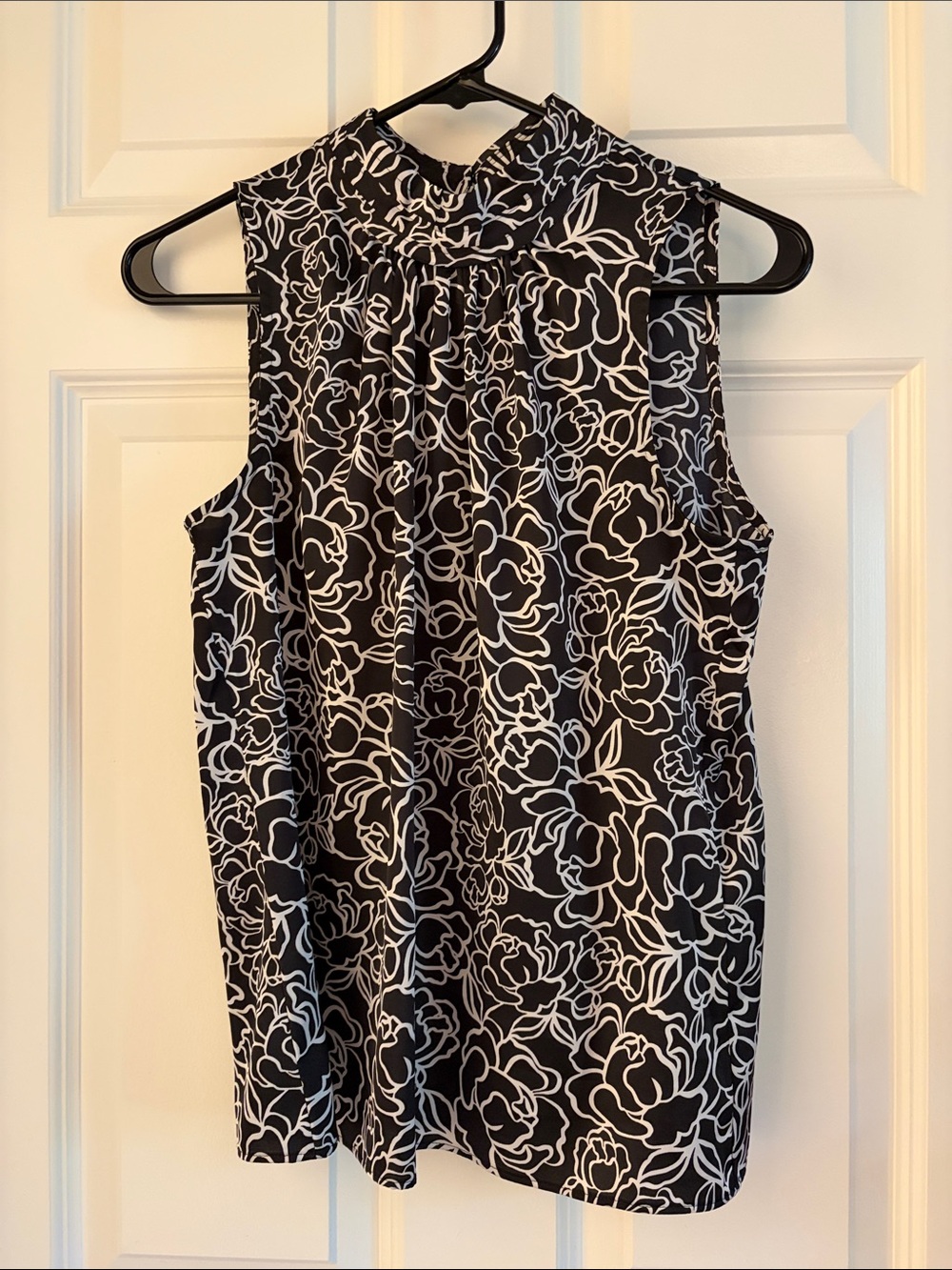 NWOT-Sleeveless Black & White Floral Mock Neck Top